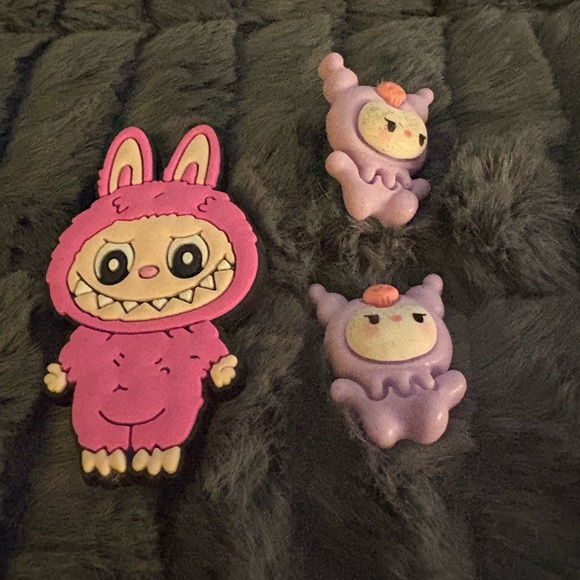 Crick charm and two small 3d stickers - Picture 3 of 3